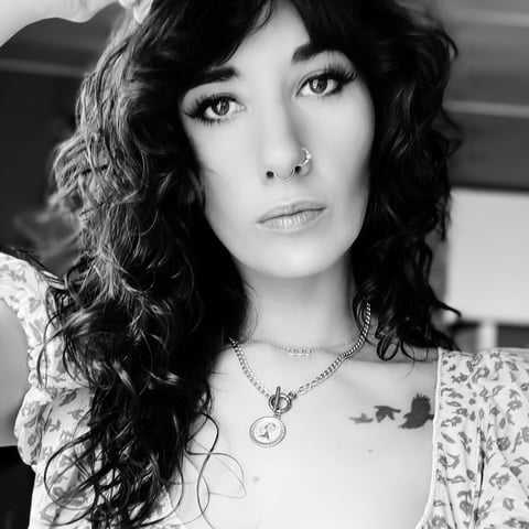 Portrait of Lauren Scaggs, a professional stylist at Matthew Morris Salon, showcasing their expertise and style.